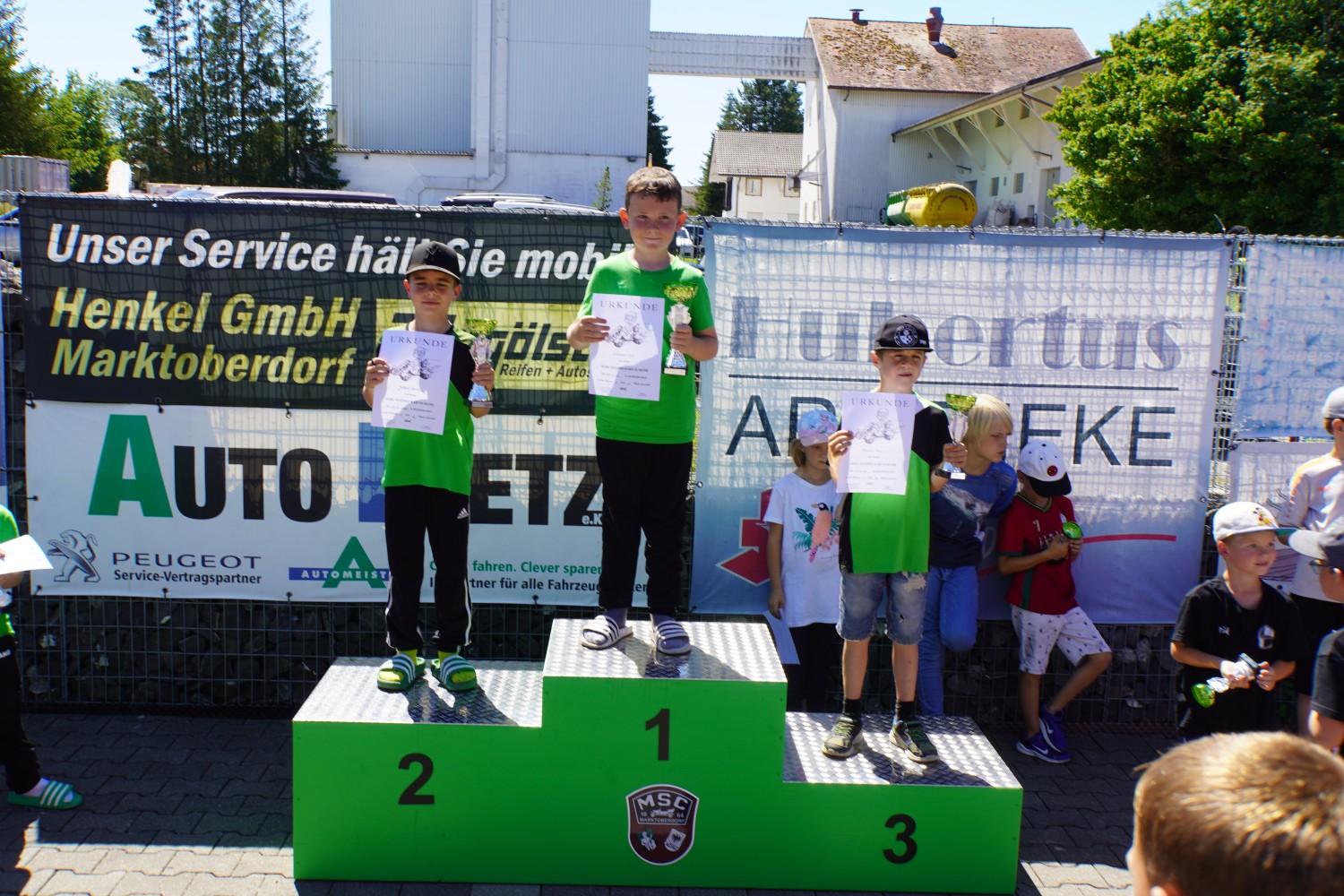 Podest Klasse1.ed P1 Nico Schneider P2 Marco Jochum P3 Paul Maurus